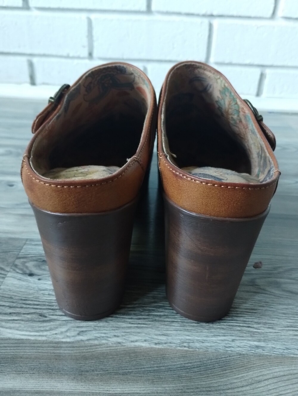 BOC by Born Adel Womens Brown Round Closed Toe Clogs - Picture 3 of 5
